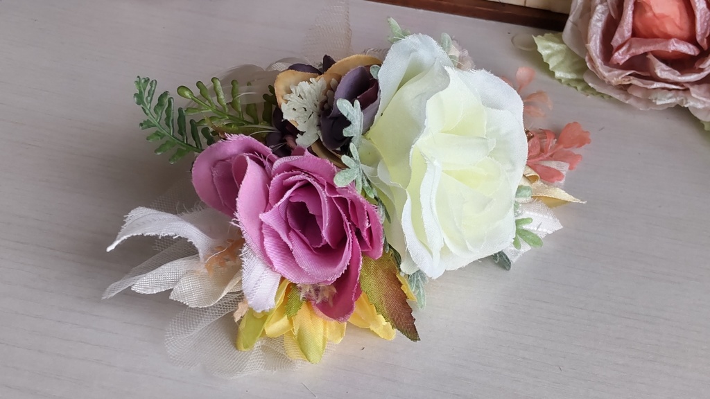 オーナーサイズ【バレッタ】白バラのコサージュ風ヘッドドレス/浴衣や着物にも合います🎵