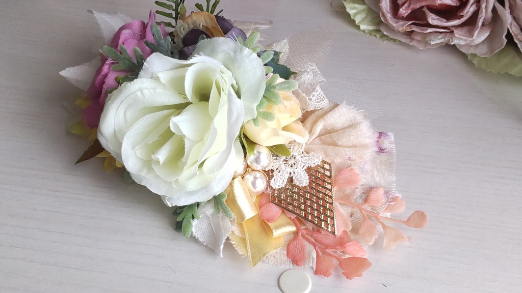 オーナーサイズ【バレッタ】白バラのコサージュ風ヘッドドレス/浴衣や着物にも合います🎵