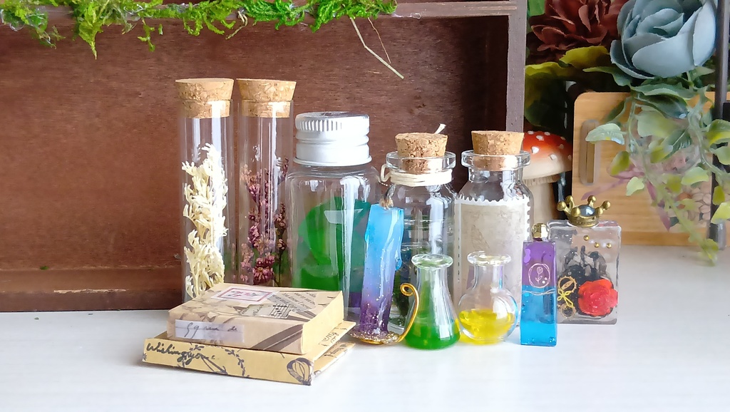 ドールサイズ★木箱で作った魔法棚と小瓶のセット✨ドールのお部屋に素敵な棚はいかがですか♪