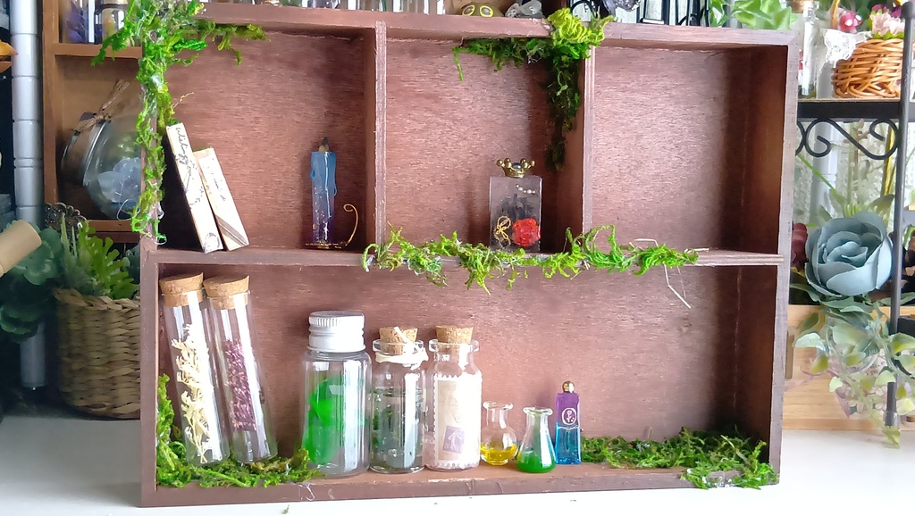 ドールサイズ★木箱で作った魔法棚と小瓶のセット✨ドールのお部屋に素敵な棚はいかがですか♪