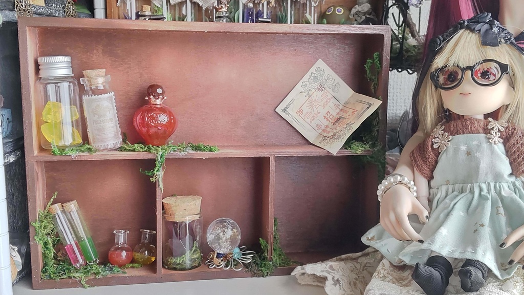ドールサイズ★木箱で作った魔法棚と小瓶のセット✨ドールのお部屋に素敵な棚はいかがですか♪