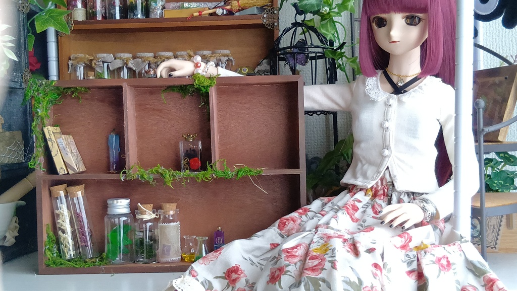 ドールサイズ★木箱で作った魔法棚と小瓶のセット✨ドールのお部屋に素敵な棚はいかがですか♪