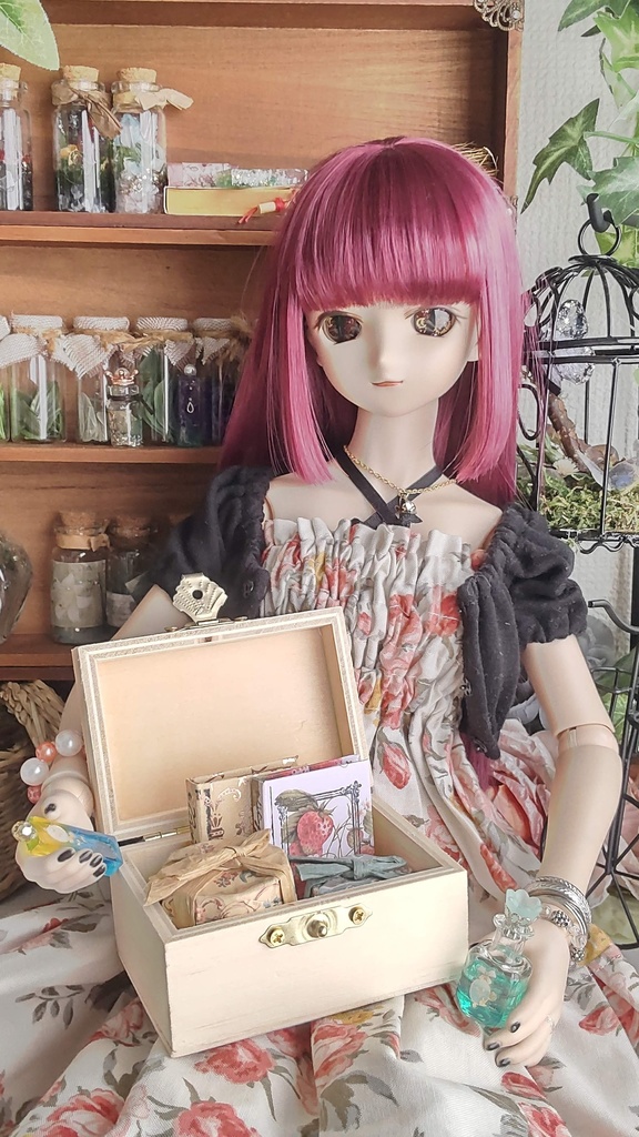 1/3ドールサイズ★豆本や小瓶を詰めた可愛らしい小箱