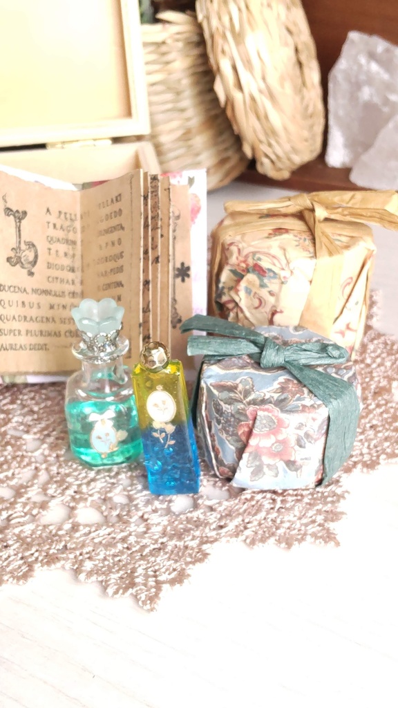 1/3ドールサイズ★豆本や小瓶を詰めた可愛らしい小箱