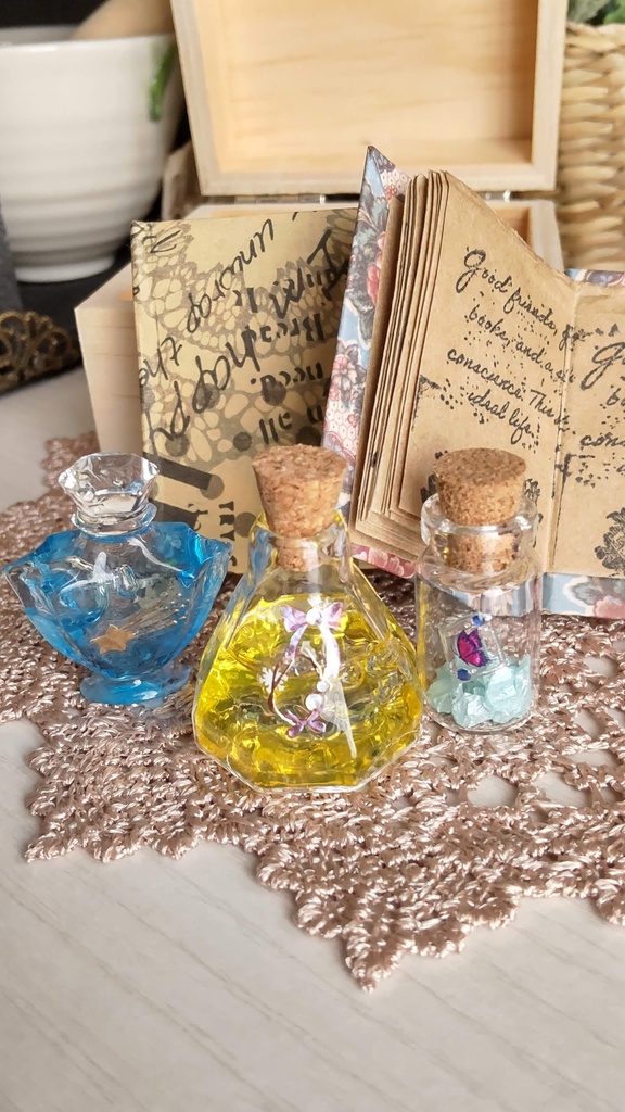 1/3ドールサイズ★豆本や試験管を詰めた可愛らしい小箱