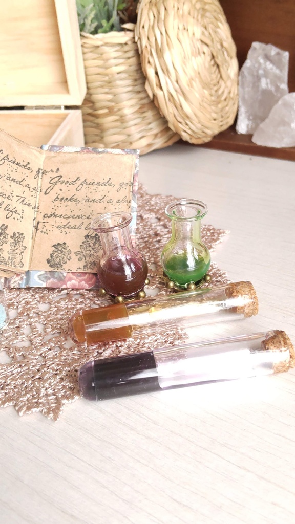 1/3ドールサイズ★豆本や試験管を詰めた可愛らしい小箱