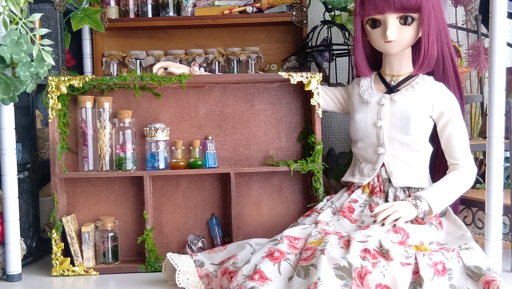 ドールサイズ★木箱で作った魔法棚(横型)と小瓶のセット✨ドールのお部屋に素敵な棚はいかがですか♪