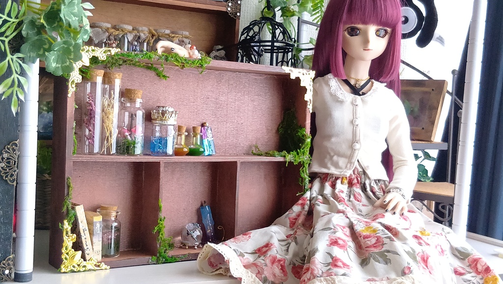 ドールサイズ★木箱で作った魔法棚(横型)と小瓶のセット✨ドールのお部屋に素敵な棚はいかがですか♪