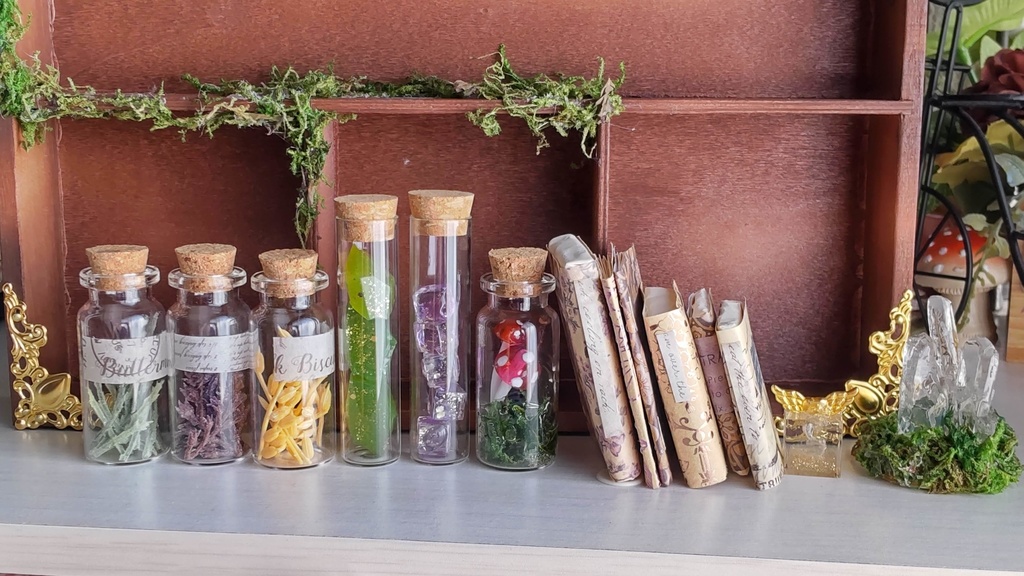 ドールサイズ★木箱で作った魔法棚(横型)と小瓶のセット✨ドールのお部屋に素敵な棚はいかがですか♪