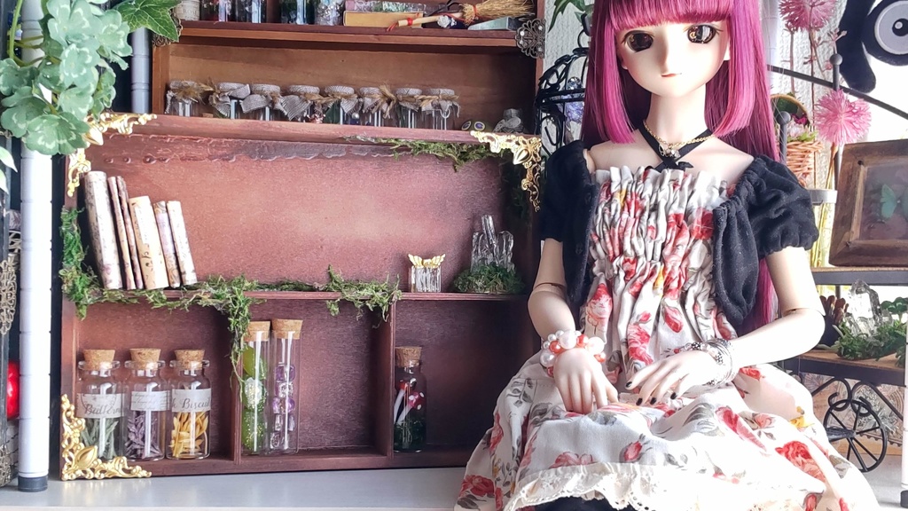 ドールサイズ★木箱で作った魔法棚(横型)と小瓶のセット✨ドールのお部屋に素敵な棚はいかがですか♪