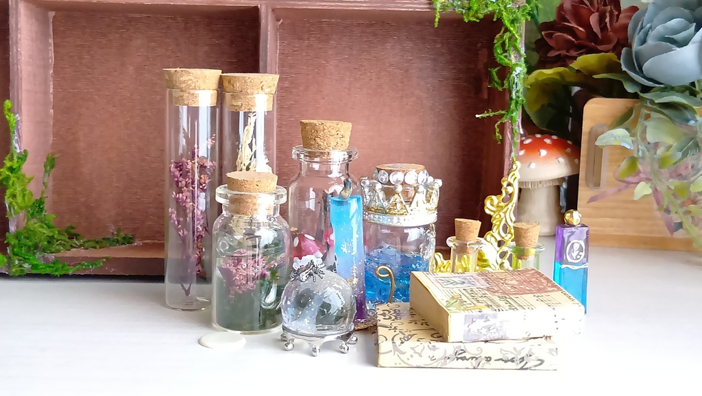 ドールサイズ★木箱で作った魔法棚(横型)と小瓶のセット✨ドールのお部屋に素敵な棚はいかがですか♪