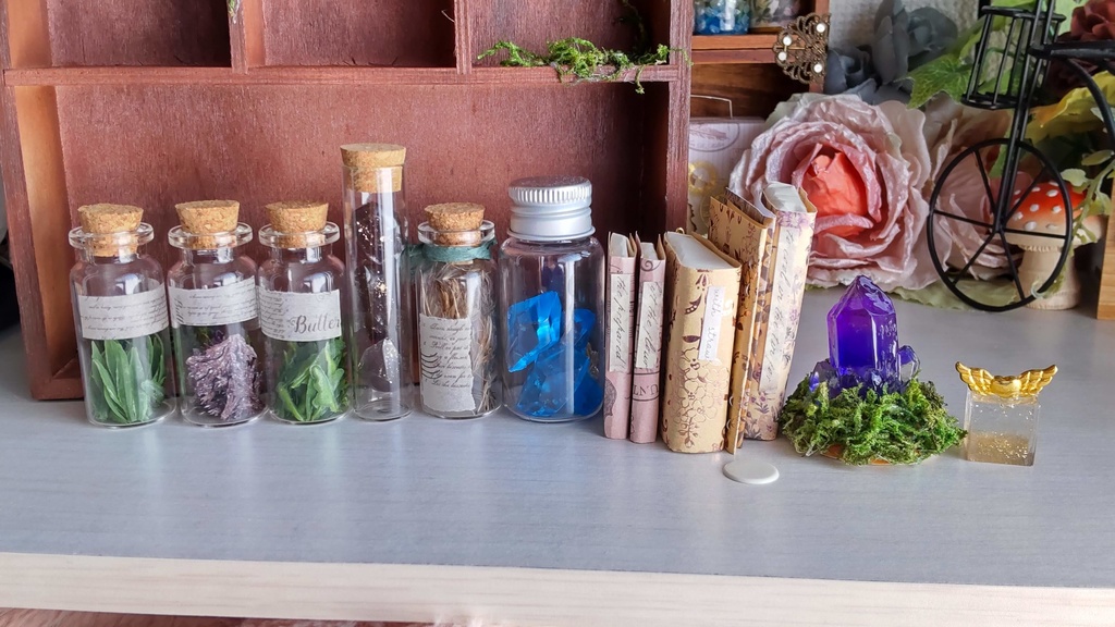 ドールサイズ★木箱で作った魔法棚(縦型)と小瓶のセット✨ドールのお部屋に素敵な棚はいかがですか♪