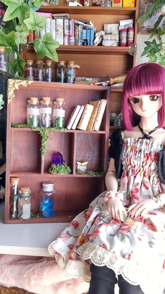 ドールサイズ★木箱で作った魔法棚(縦型)と小瓶のセット✨ドールのお部屋に素敵な棚はいかがですか♪
