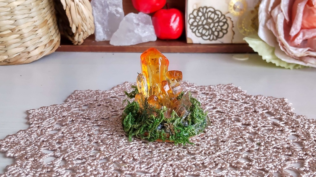 苔むした水晶(3種類)✨/光り輝く水晶をあなたやドールのお部屋に…💎