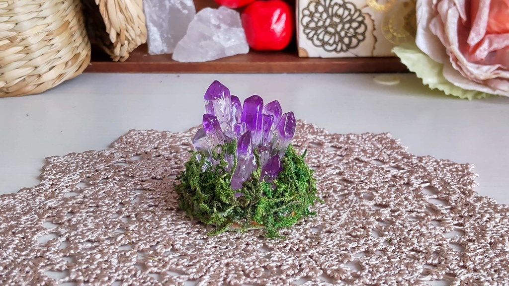 苔むした水晶(3種類)✨/光り輝く水晶をあなたやドールのお部屋に…💎