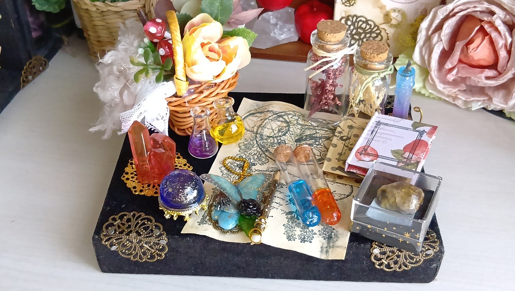 1/3ドールサイズ(SD、DDなど)魔法学校の研修生セット②／魔導書や試験管など魔法道具のセットです📜🔯✨