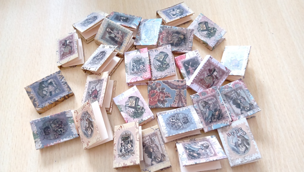 1/3ドールサイズ*豆本4冊セット/小さくて可愛らしい豆本をどうぞ✨