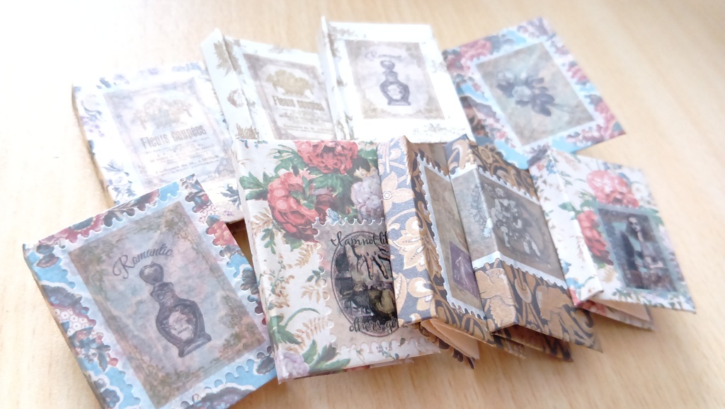 1/3ドールサイズ*豆本4冊セット/小さくて可愛らしい豆本をどうぞ✨