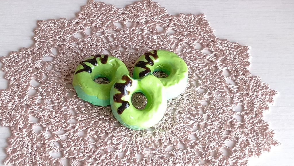 1/3ドールサイズ★ドーナツ(6種類)/カラフルなドーナツ、食べかけもあるよ🍩