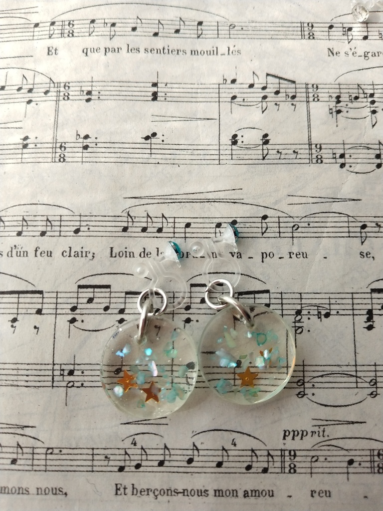 樹脂イヤリング　青い空