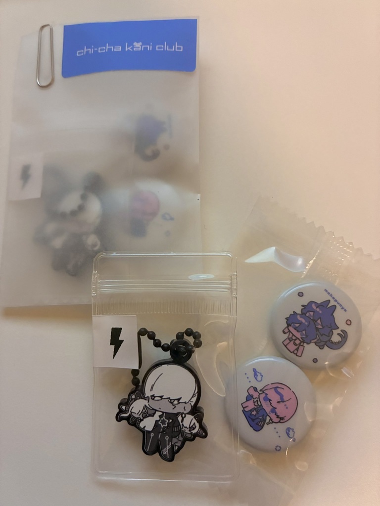 缶バッチ＋ちっちゃいアクキー