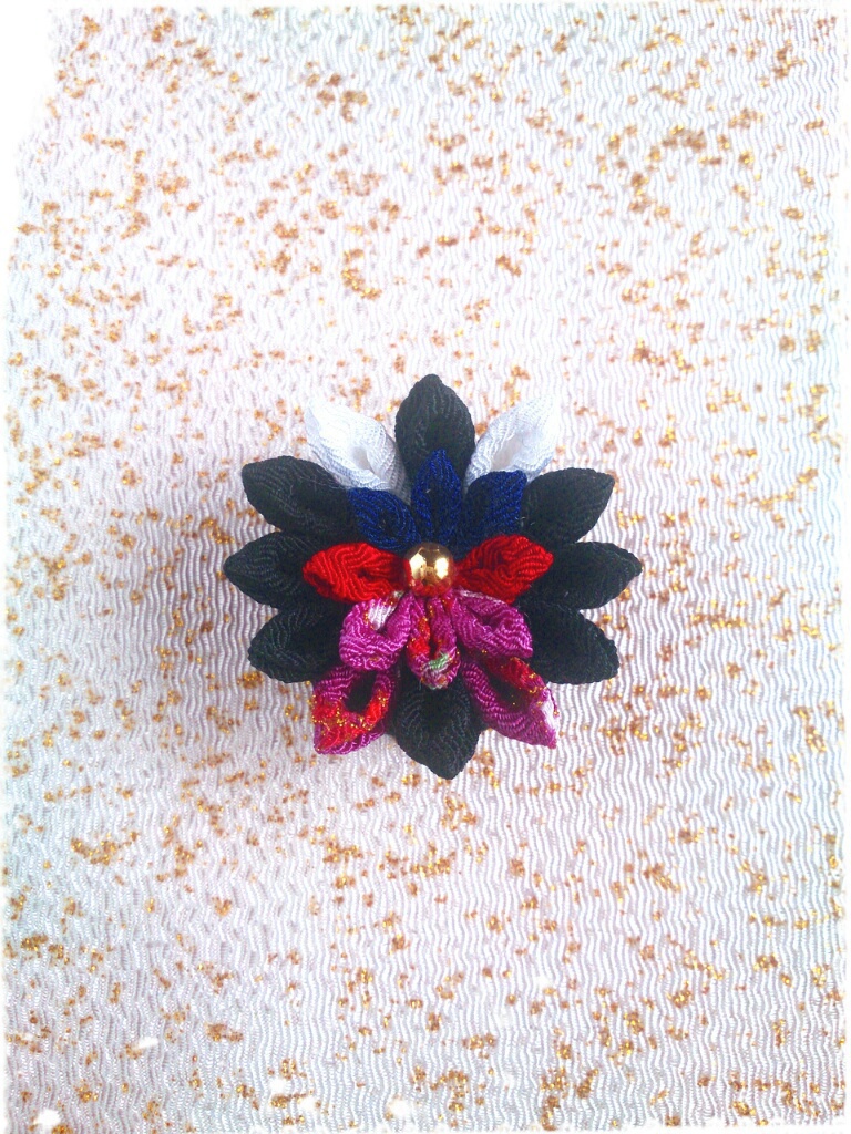 燭台切光忠イメージつまみ細工ブローチ