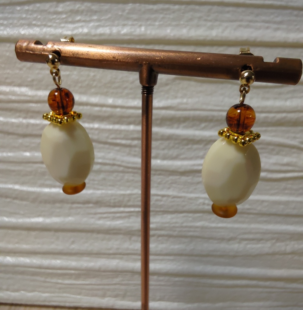 【1点物】レトロホワイトイヤーアクセ