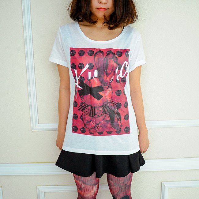 りんご×モザイクうさぎのTシャツ