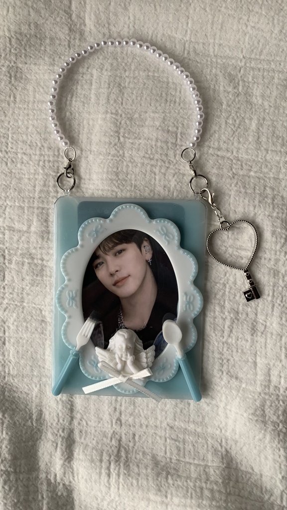 B8 トレカキーホルダー　ブルー　天使