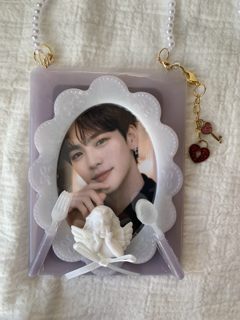 B8 トレカキーホルダー　パープル　天使