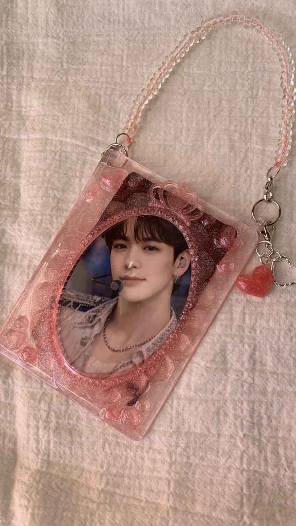 B8 トレカキーホルダー　クリアレッド