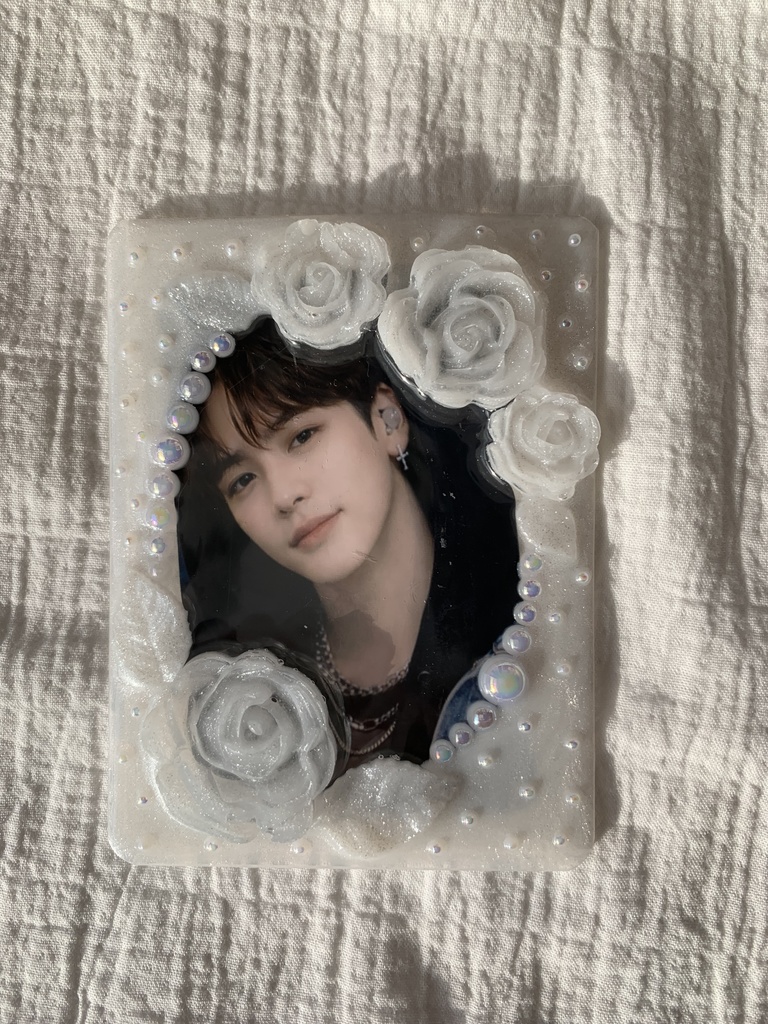 B8 トレカデコ　ピュアホワイト　ラメ　薔薇