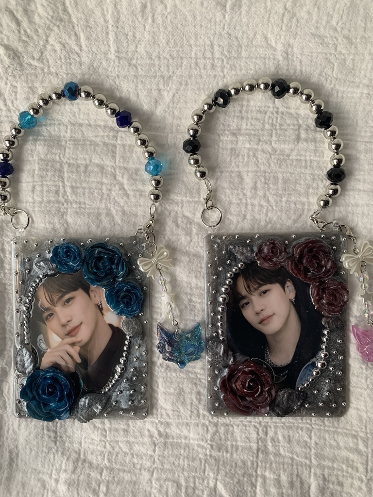 B8 トレカキーホルダー　全2色　ストラップ•チャーム付き