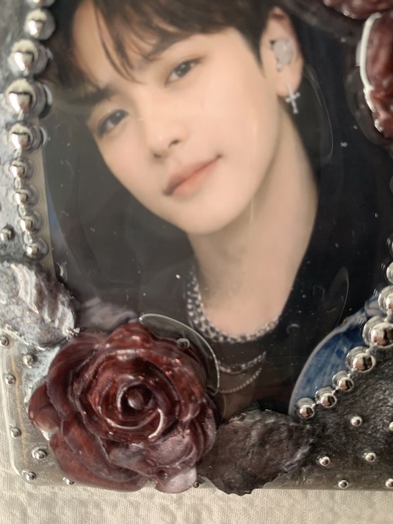 B8 トレカキーホルダー 全2色 ストラップ•チャーム付き