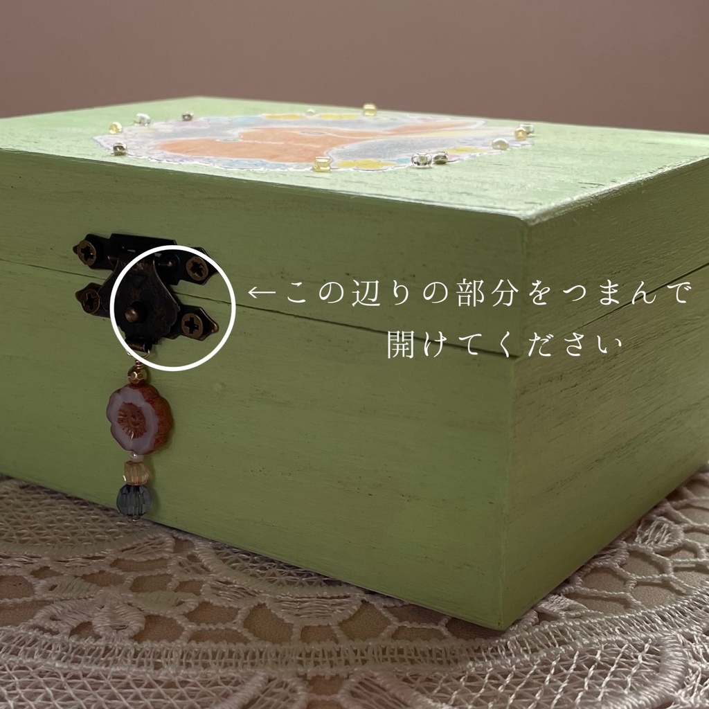 宝物入れ〈小花の錠とうさぎの守り番〉