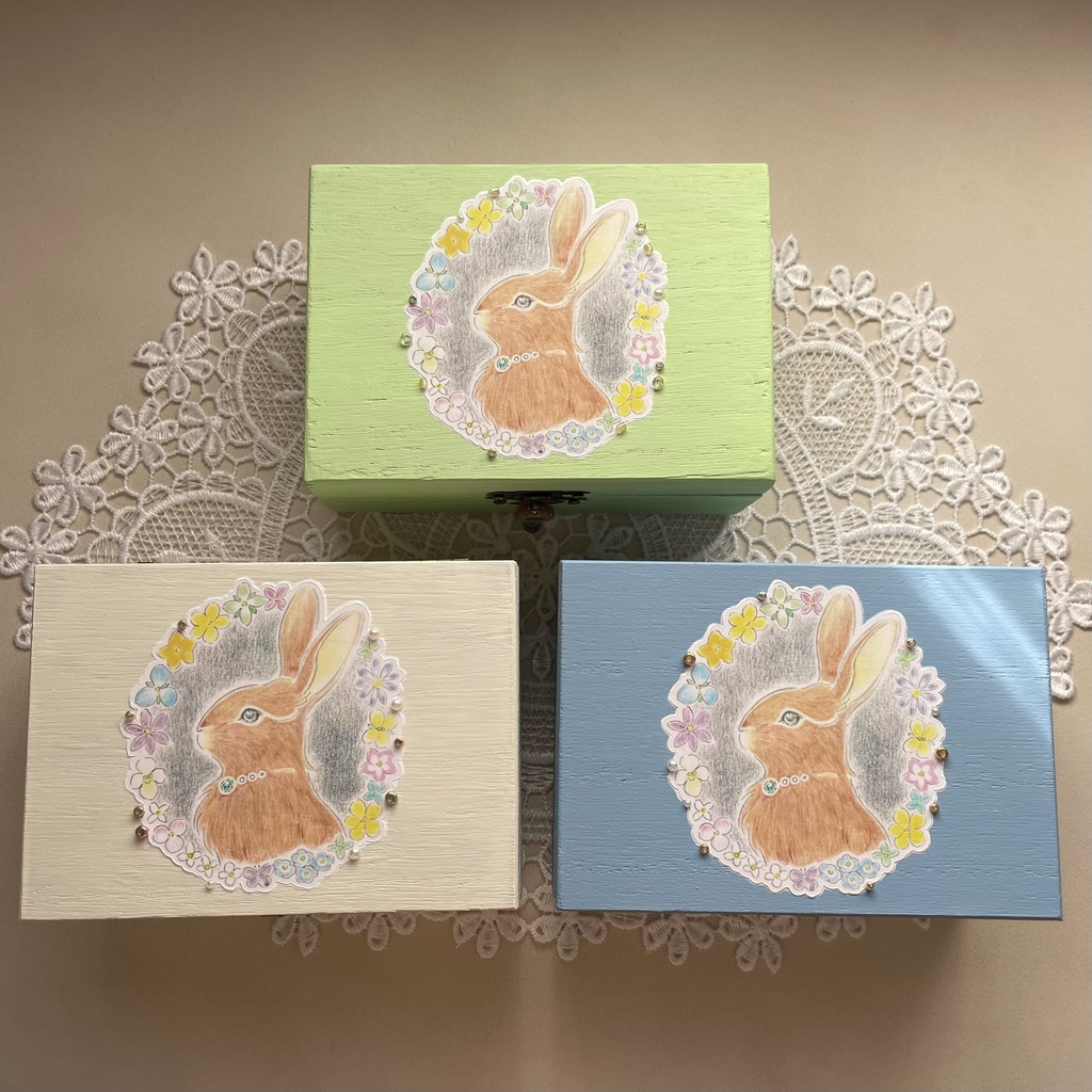 宝物入れ〈小花の錠とうさぎの守り番〉