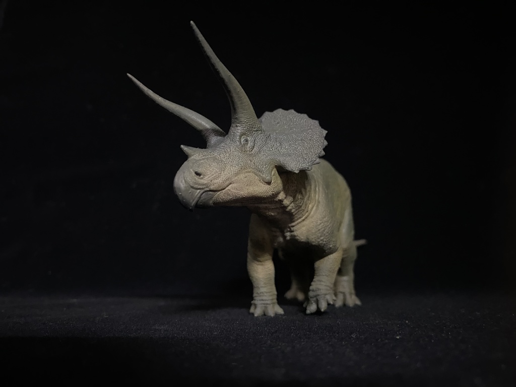 トリケラトプス ガレージキット 塗装済みフィギュア A