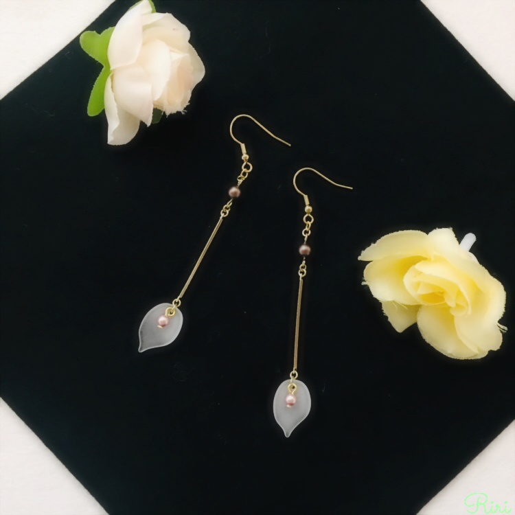 花びらのピアス【オリジナル】