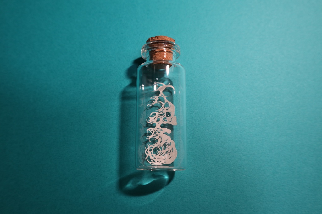 【切り絵】小瓶(中)≪波のような、雲のような≫