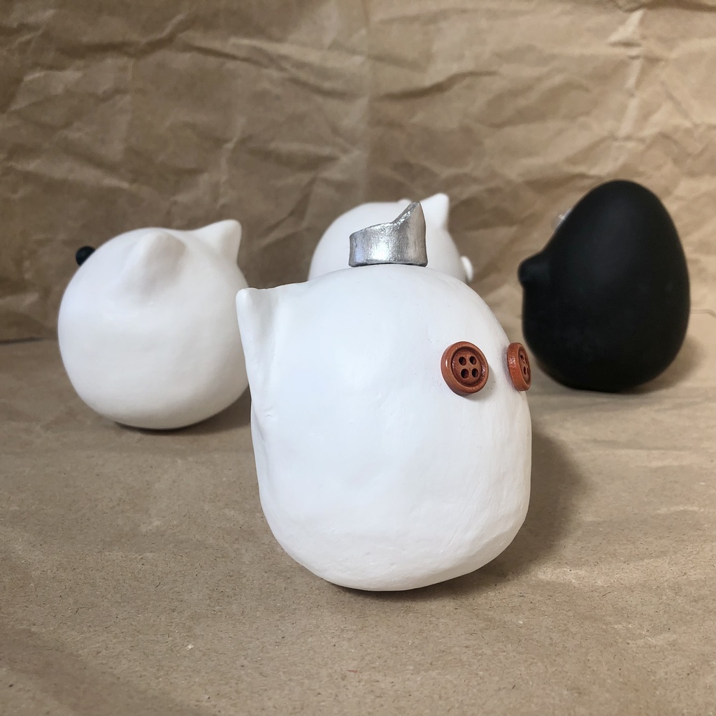 【Moi-Moi 王冠(シルバー)】本棚の隣人妖精・起き上がりこぼし