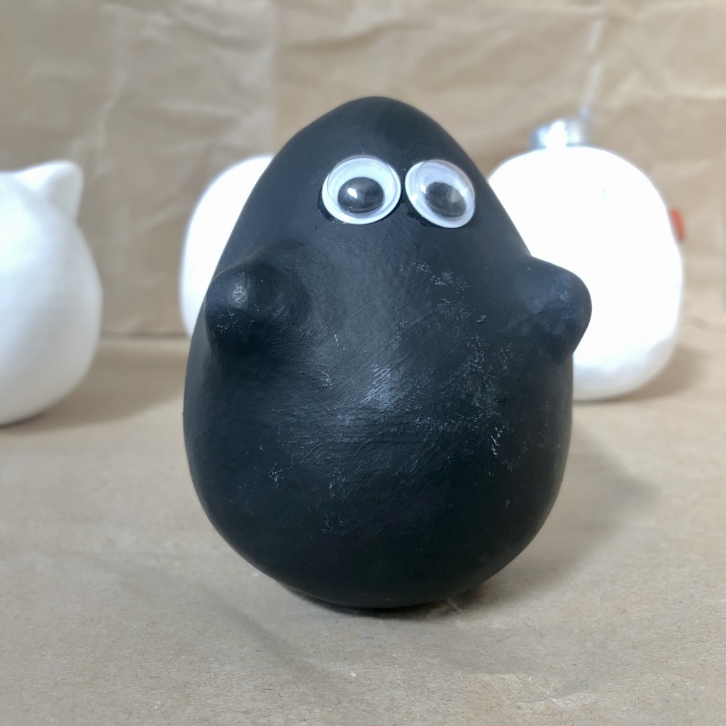 【Moi-Moi 黒キョロ】本棚の隣人妖精・起き上がりこぼし