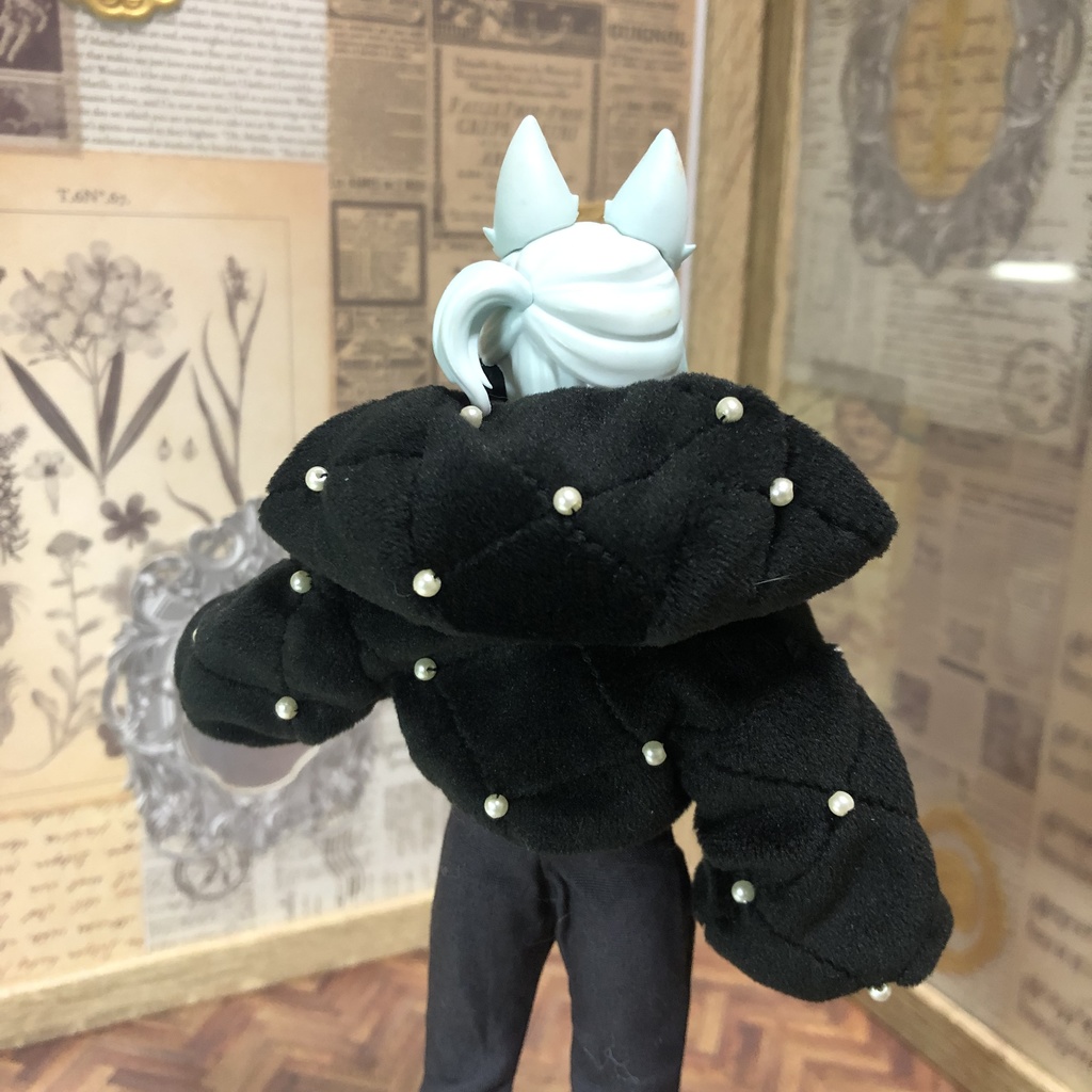 ダイヤステッチ×パールのフード付きショートジャケット