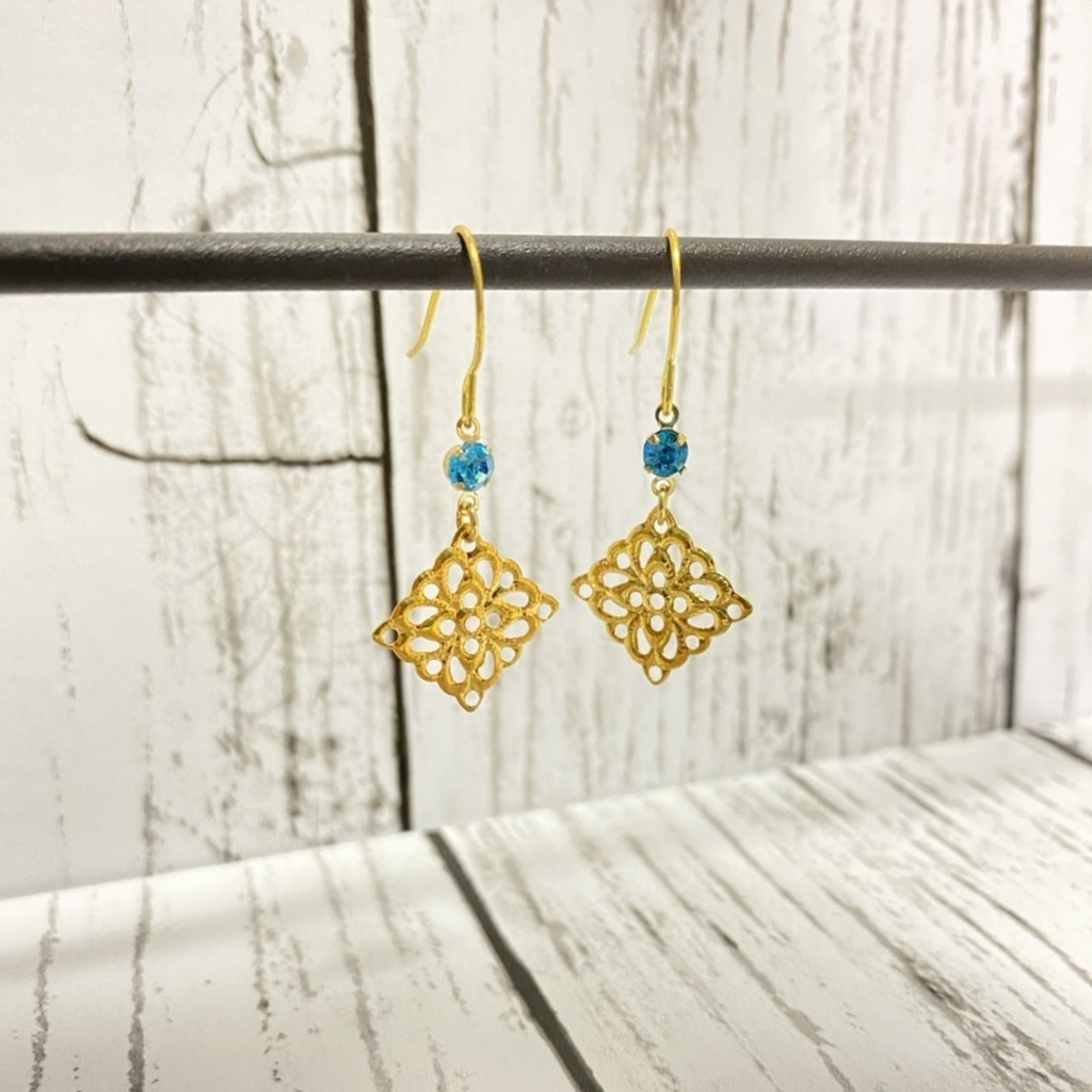 スクエアピアス