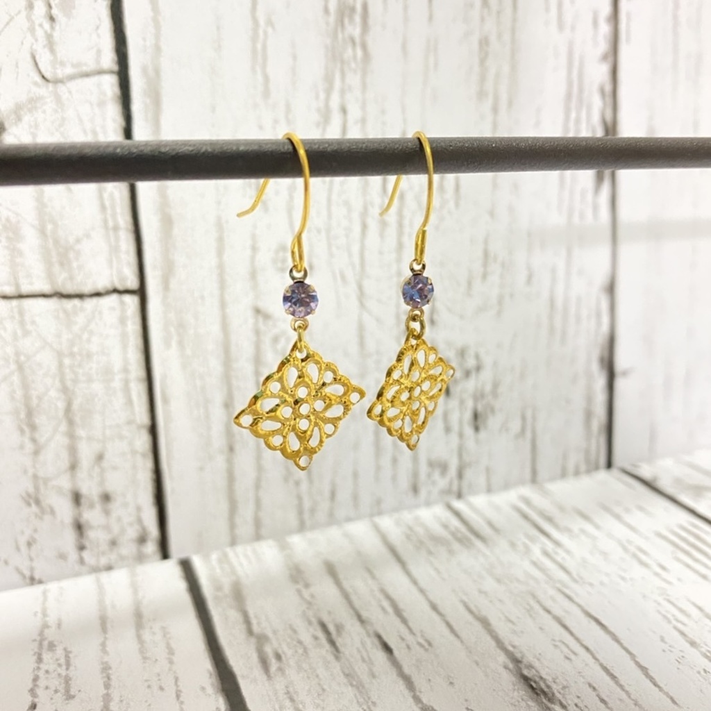 スクエアピアス