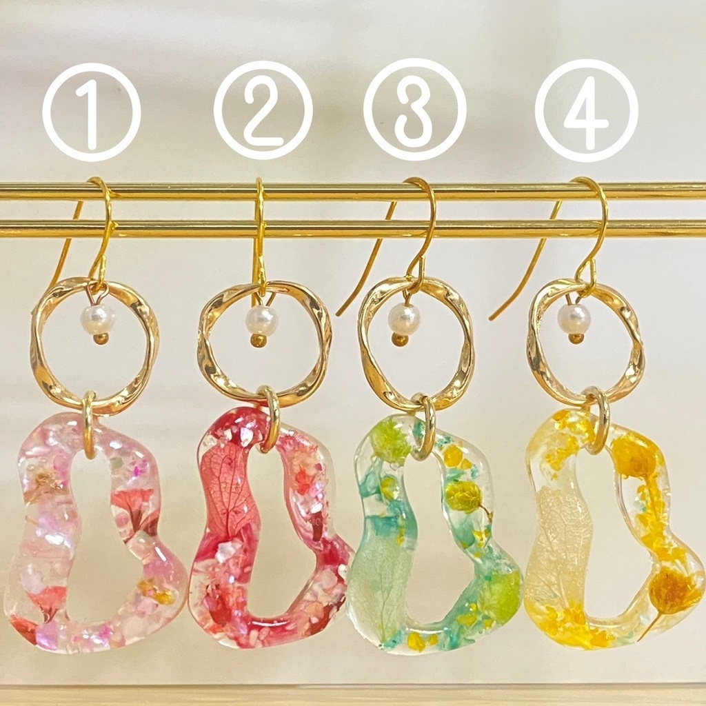 不規則リングのピアス