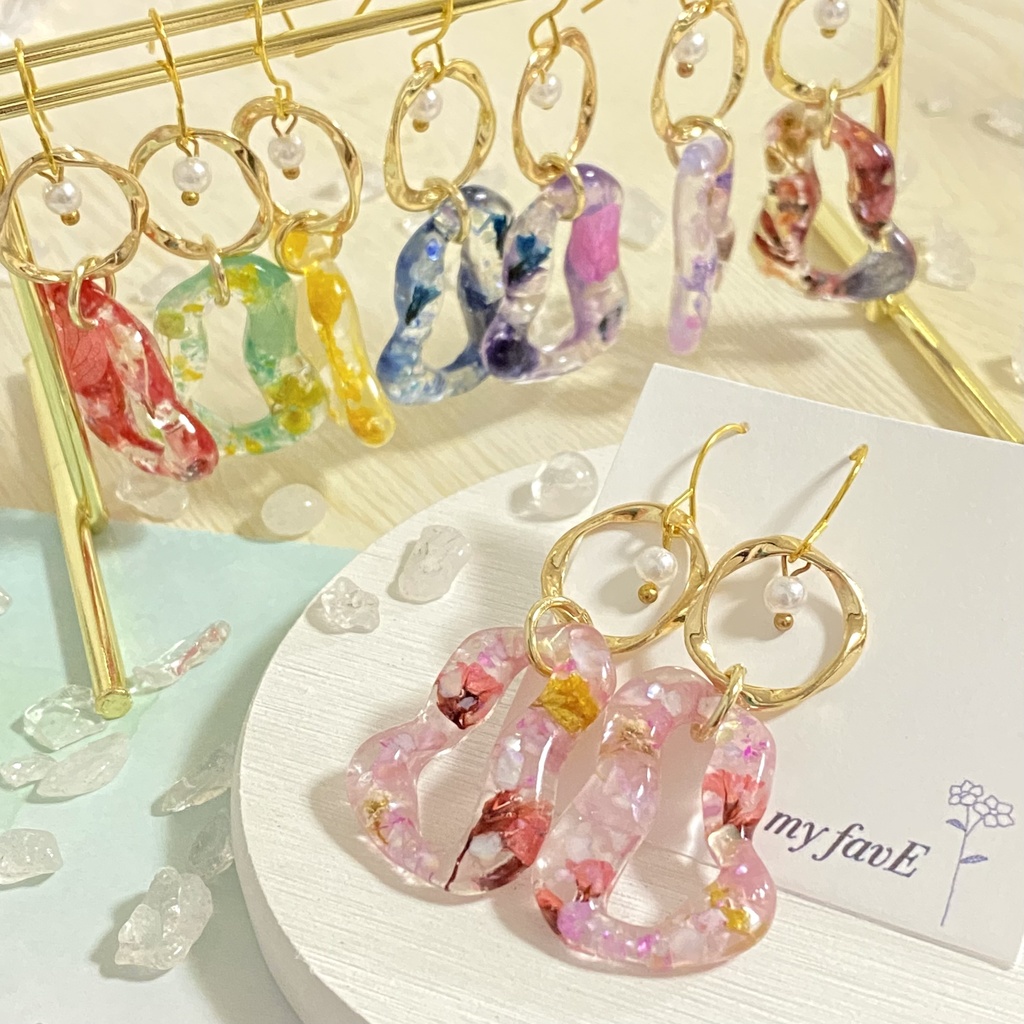 不規則リングのピアス