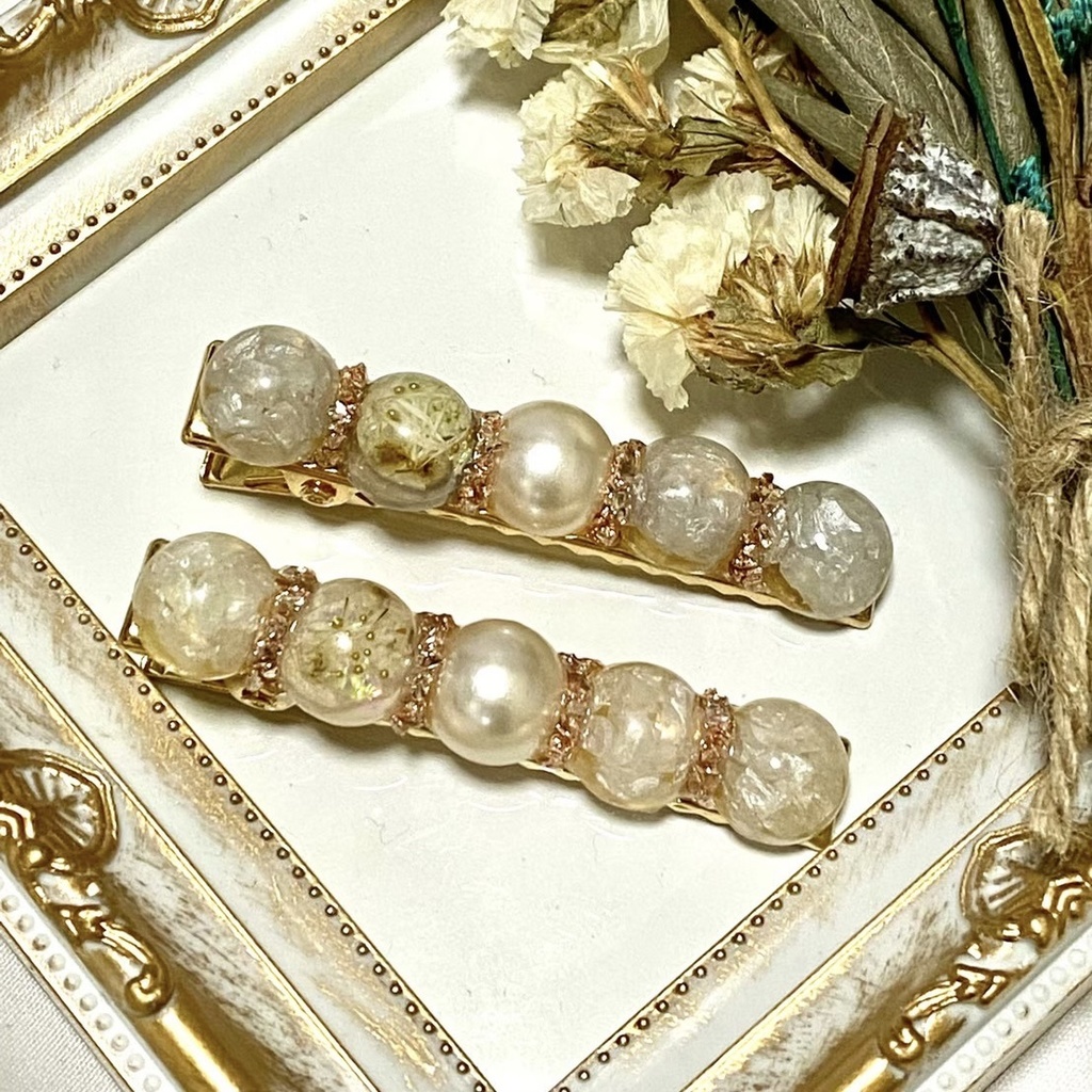 ガラスフレークのヘアクリップ