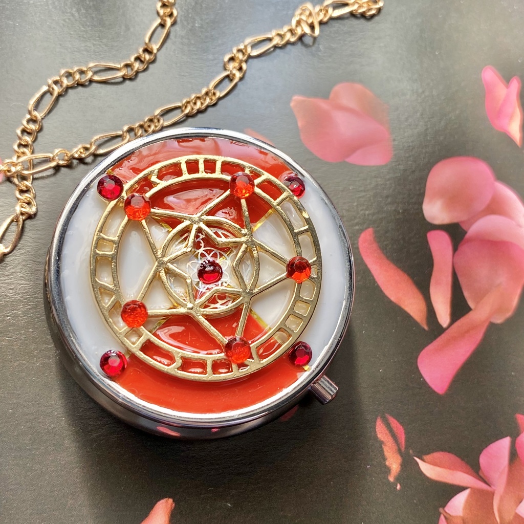 ちっちゃなお星さまとお月さまのピルケース