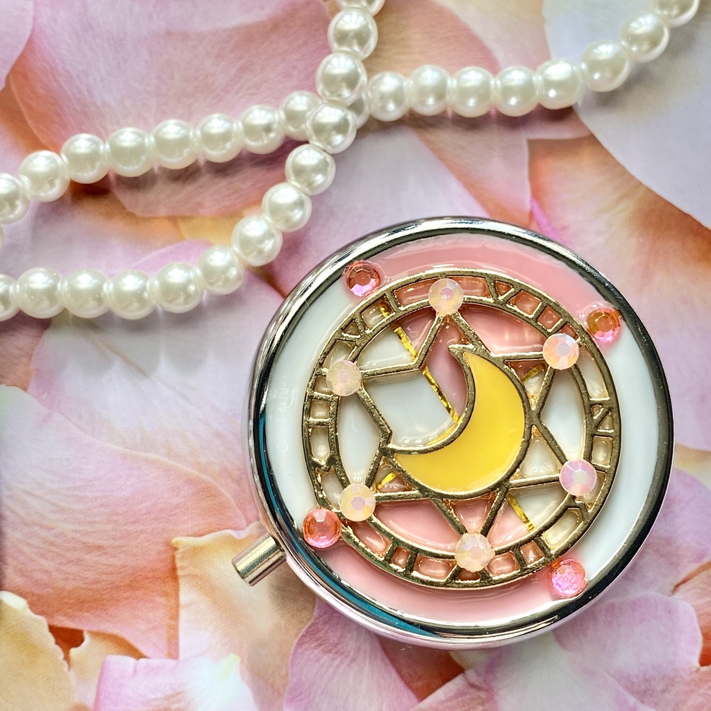 ちっちゃなお星さまとお月さまのピルケース