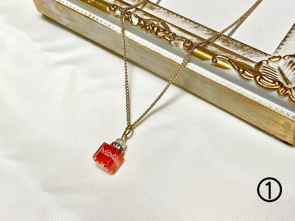 魔法使いたちの香水ネックレス